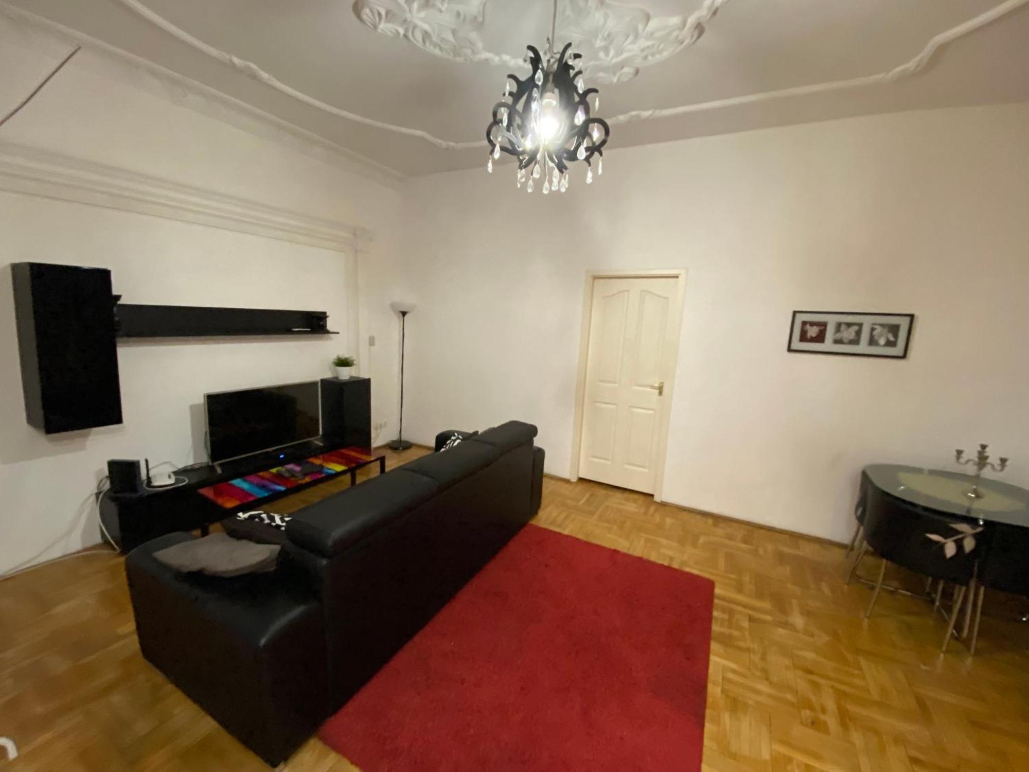 Apartment And Rooms Heart Of The City Budapest Exterior foto