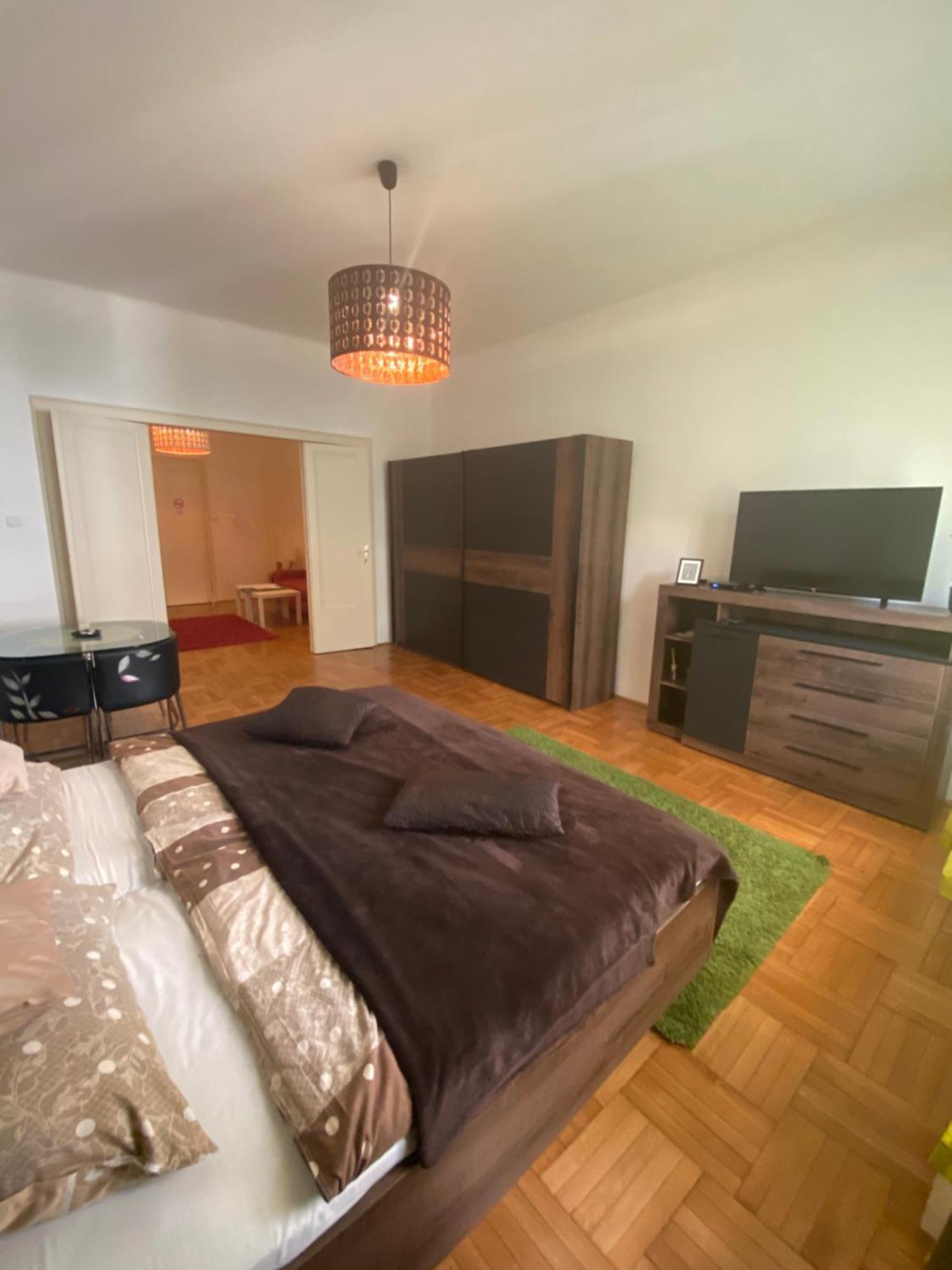 Apartment And Rooms Heart Of The City Budapest Exterior foto